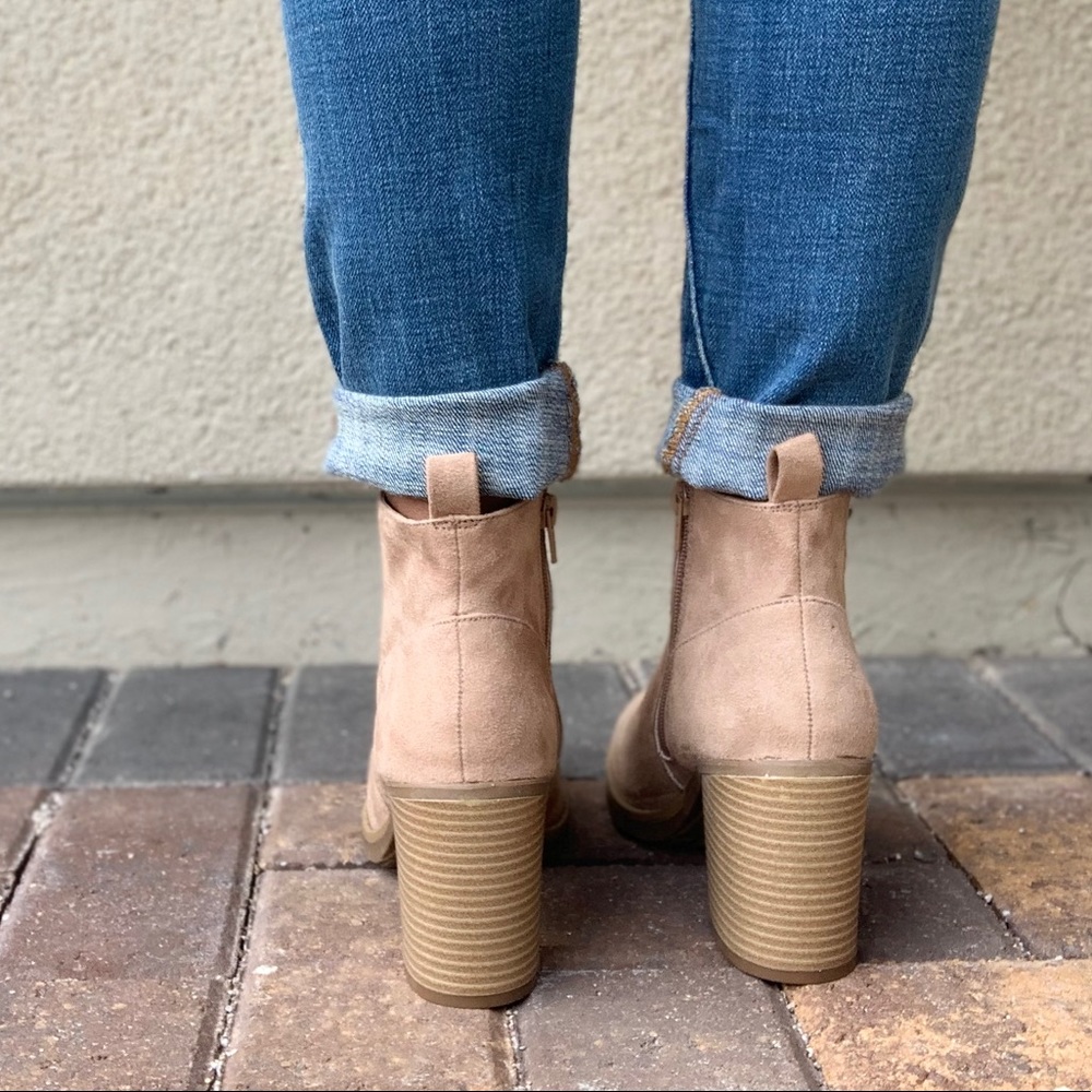 NIB Tan Rugged Sole Chunky Heel Ankle Booties - Picture 7 of 8
